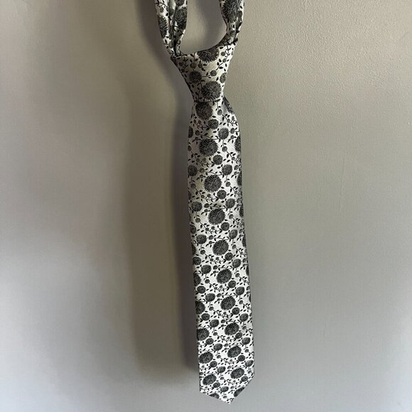 Montebello Italia 100% Silk Silver Floral Men's Tie - Picture 1 of 6